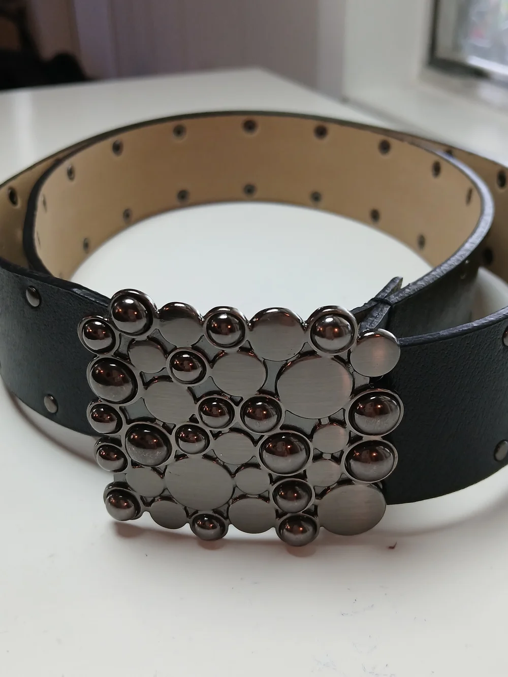 Calvin Klein Silver-Tone Bubble Cluster Belt Buckle On A Genuine Leather Belt